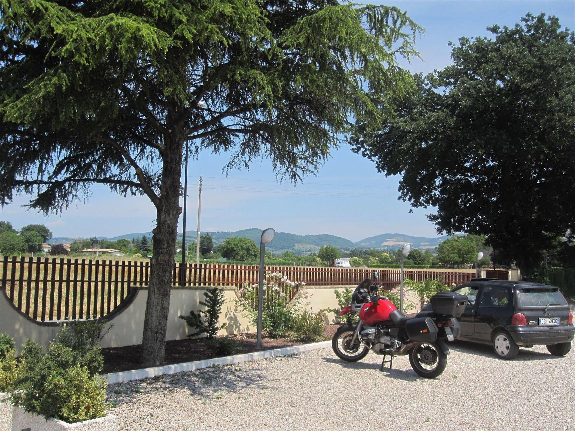 Valle Di Francesco Assisi Bagian luar foto